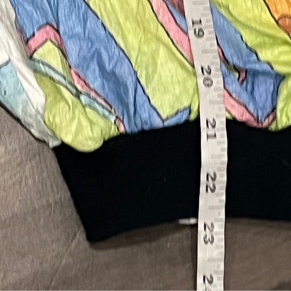 Ty-Breakers Tyvek 90s Lightweight Ski Themed Windbreaker - Size Small - Picture 9 of 12